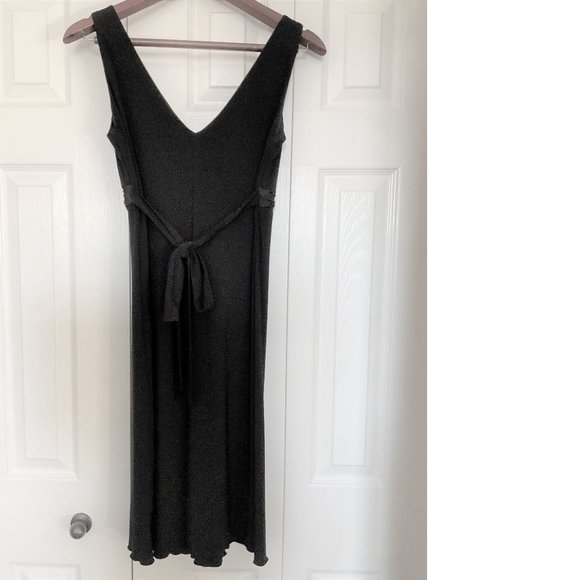 Easy to Wear Little Black Dress - Picture 3 of 4